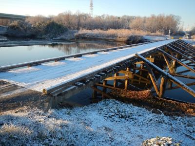初雪の八幡橋