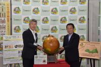 第75回全国植樹祭記念事業　木製地球儀　引き渡し式