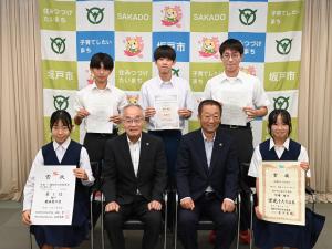 市内中学校表敬訪問 全日本中学校陸上競技選手権大会及び全国中学校水泳競技大会結果報告