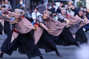 優秀賞 頑張って踊っています。