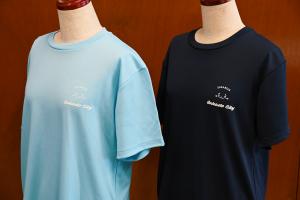 さかろんTシャツの前から見た全体像の画像です。