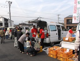 【写真】軽トラック市への出店の様子の画像1