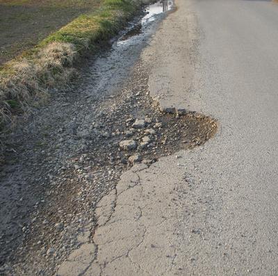 道路の破損の画像