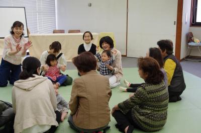 子ども読書の日イベント　わらべうたおはなし会