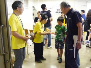 かむりんとう配布