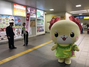 坂戸駅北口でのキャンペーンの様子