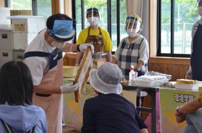 春のはちみつ搾り会