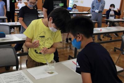 理科教室「酸性雨のなぞ」