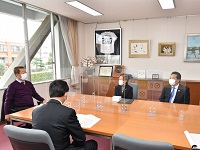 坂戸市レクリエーションスポーツ協会会長表敬訪問の写真１