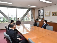 坂戸市レクリエーションスポーツ協会会長表敬訪問の写真２