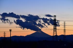 富士山から噴煙が！